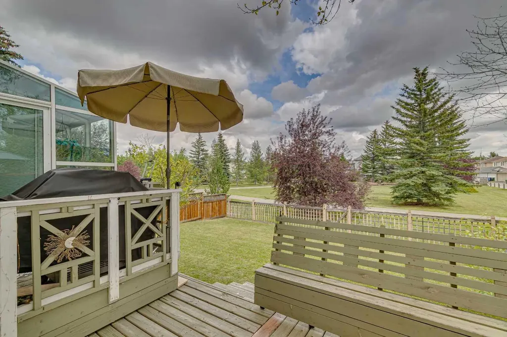 23 Sierra Nevada Close SW Calgary AB T3H 3H4