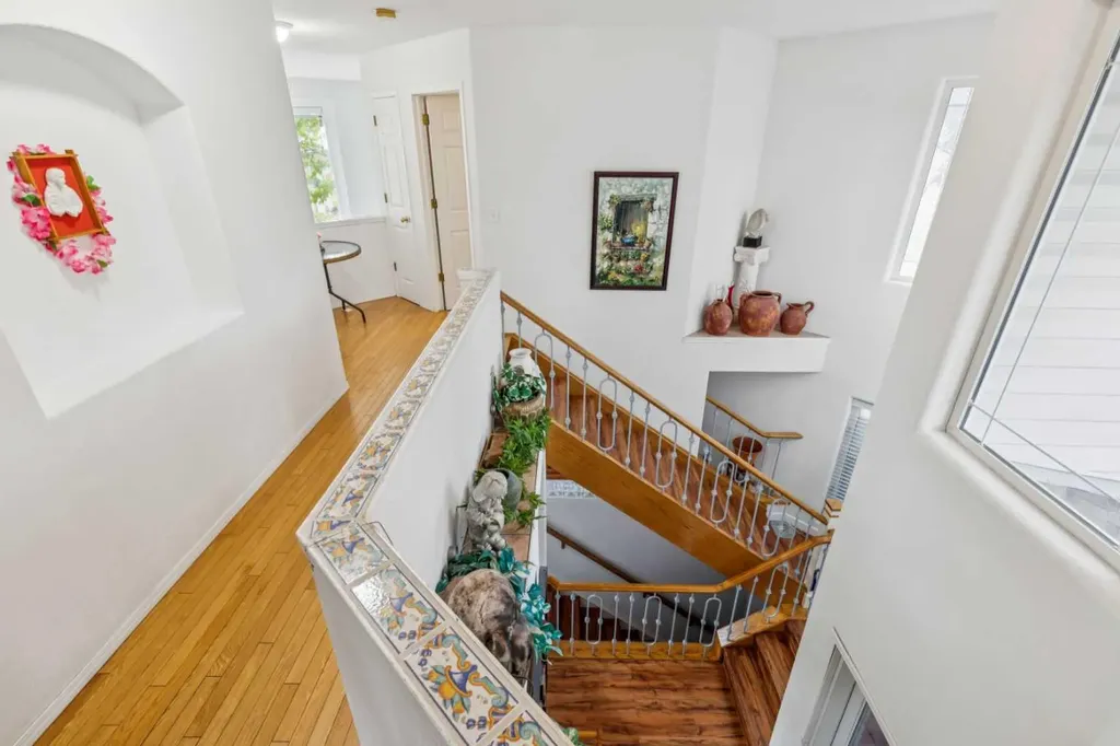 23 Sierra Nevada Close SW Calgary AB T3H 3H4