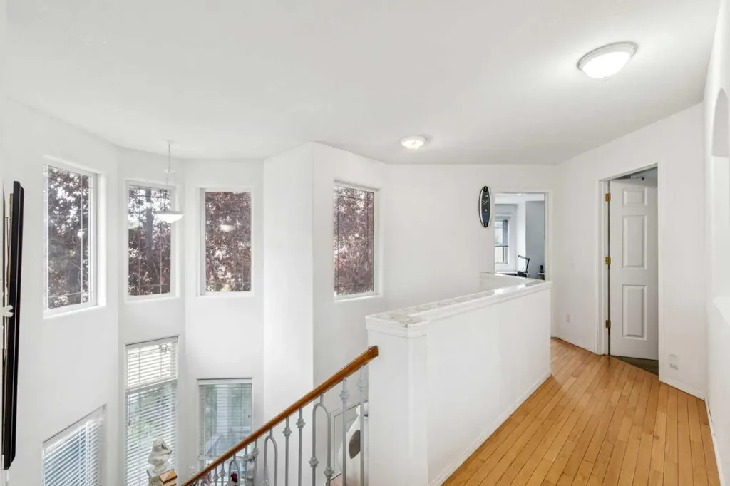23 Sierra Nevada Close SW Calgary AB T3H 3H4