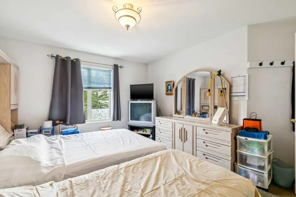23 Sierra Nevada Close SW Calgary AB T3H 3H4