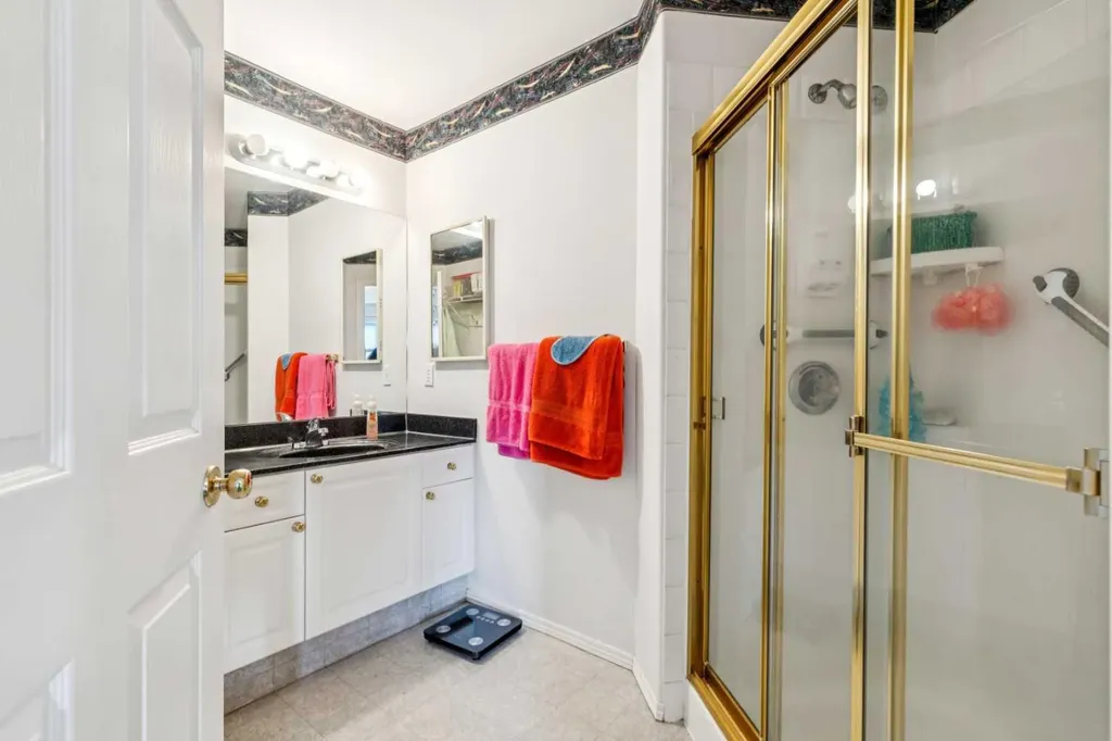 23 Sierra Nevada Close SW Calgary AB T3H 3H4