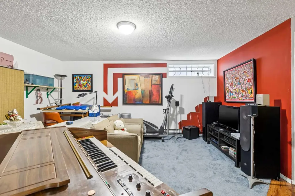 23 Sierra Nevada Close SW Calgary AB T3H 3H4
