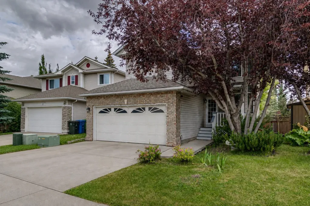 23 Sierra Nevada Close SW Calgary AB T3H 3H4