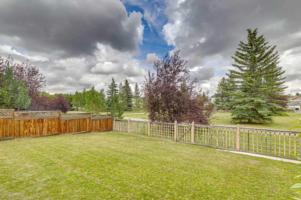 23 Sierra Nevada Close SW Calgary AB T3H 3H4