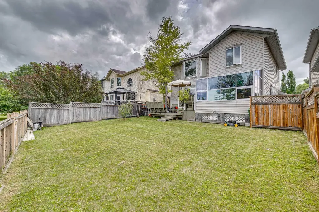 23 Sierra Nevada Close SW Calgary AB T3H 3H4