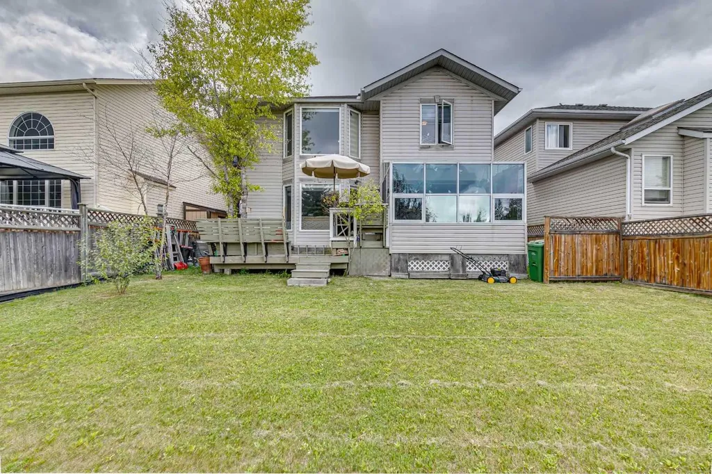 23 Sierra Nevada Close SW Calgary AB T3H 3H4