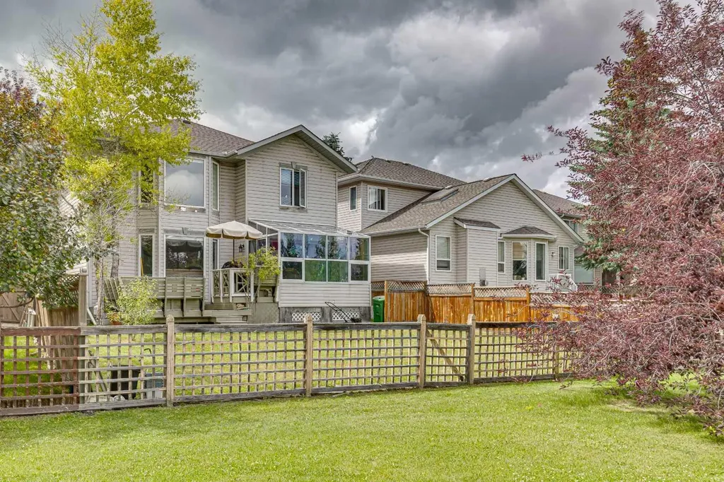 23 Sierra Nevada Close SW Calgary AB T3H 3H4