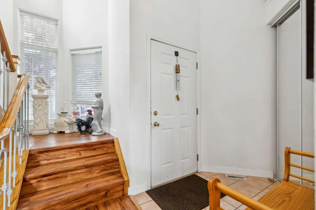 23 Sierra Nevada Close SW Calgary AB T3H 3H4