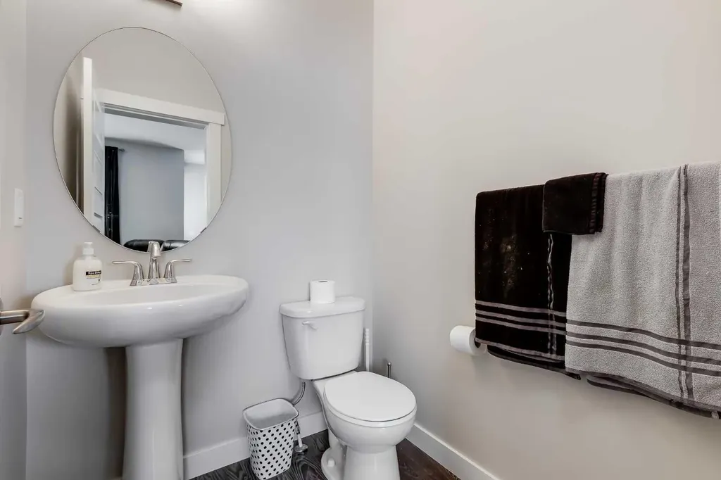 1086 Williamstown Boulevard NW Airdrie AB T4B3T9