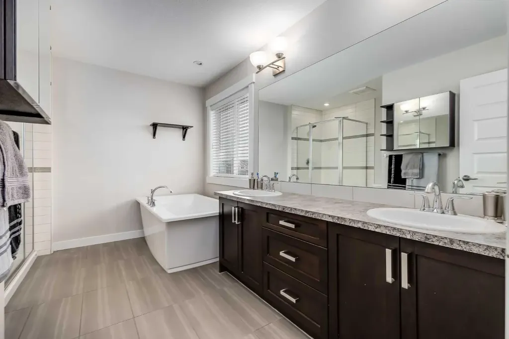 1086 Williamstown Boulevard NW Airdrie AB T4B3T9