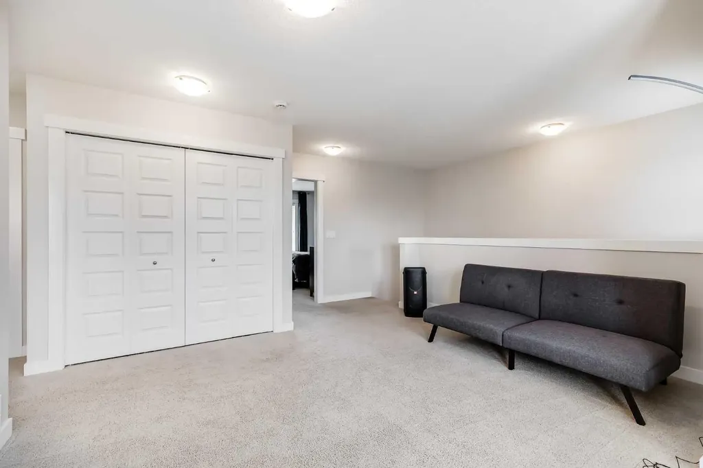 1086 Williamstown Boulevard NW Airdrie AB T4B3T9