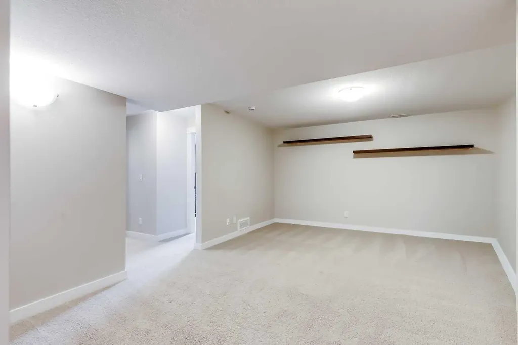 1086 Williamstown Boulevard NW Airdrie AB T4B3T9