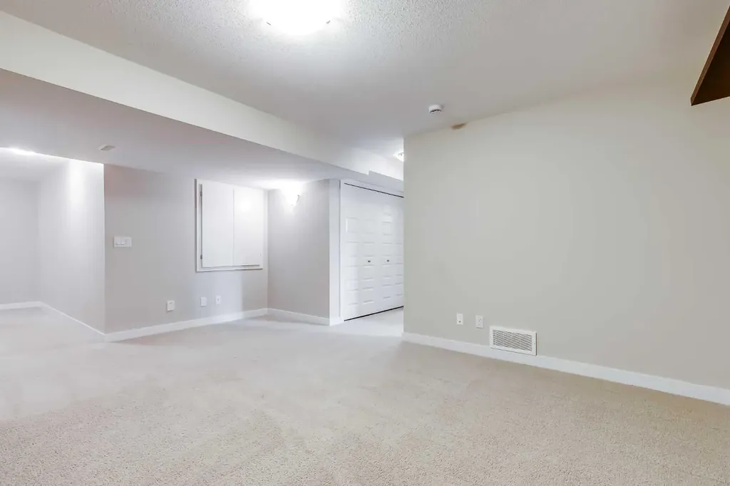 1086 Williamstown Boulevard NW Airdrie AB T4B3T9
