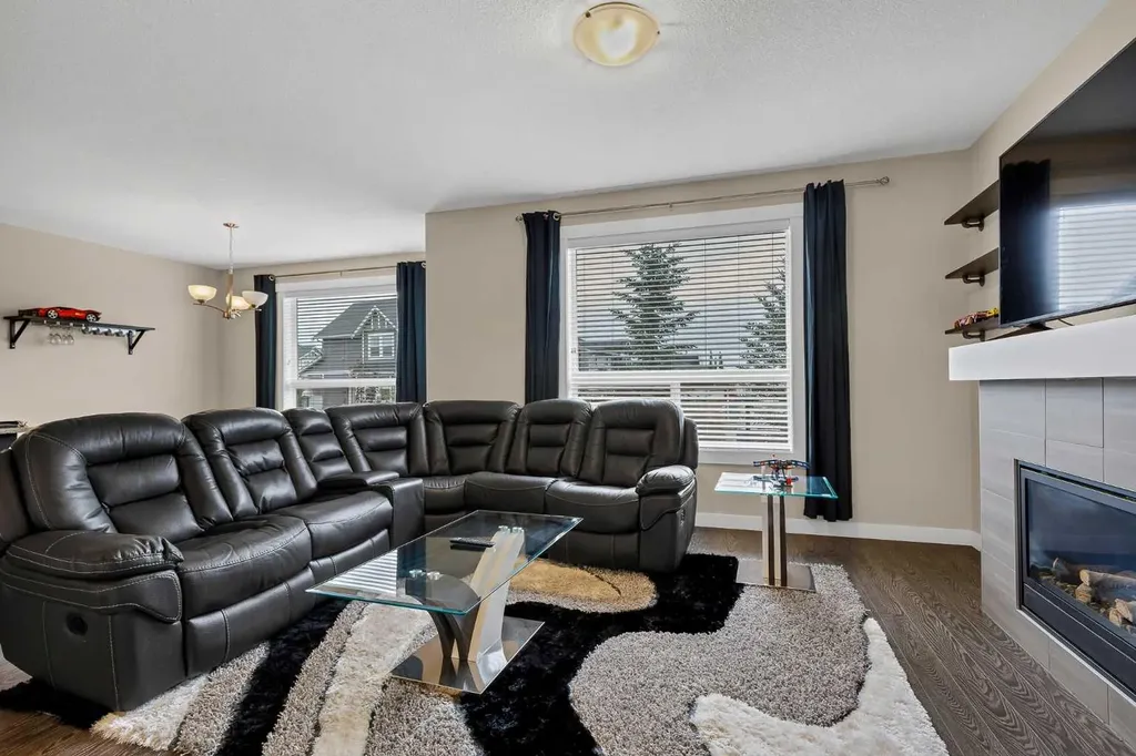 1086 Williamstown Boulevard NW Airdrie AB T4B3T9