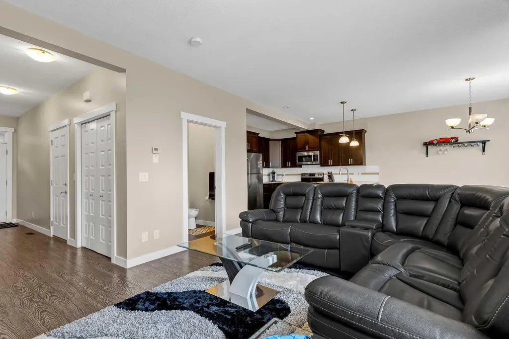 1086 Williamstown Boulevard NW Airdrie AB T4B3T9