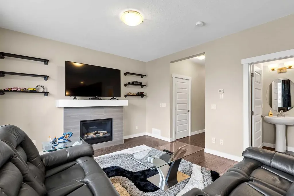 1086 Williamstown Boulevard NW Airdrie AB T4B3T9