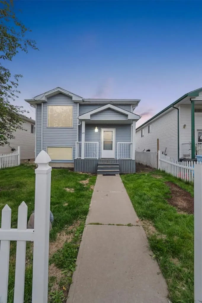 129 Lightbown Way Fort Mcmurray AB T9K 2R1
