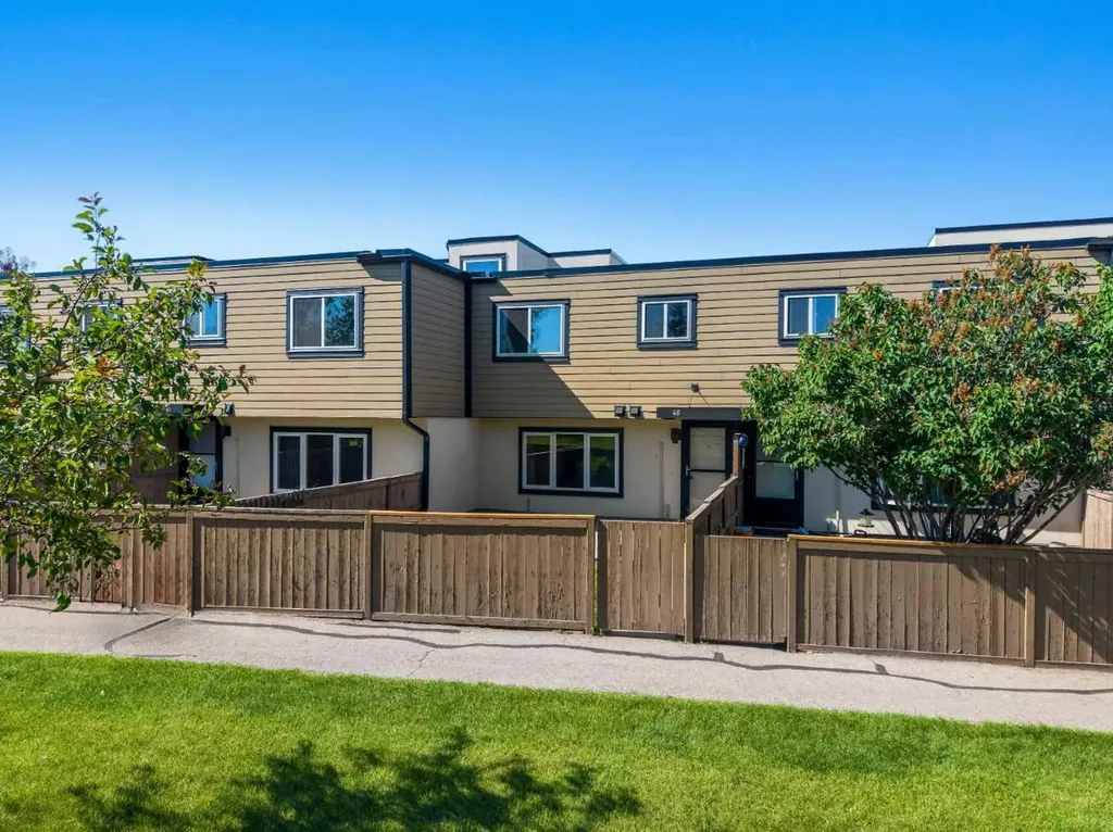 3809 45 Street SW Calgary AB T3E 3H4