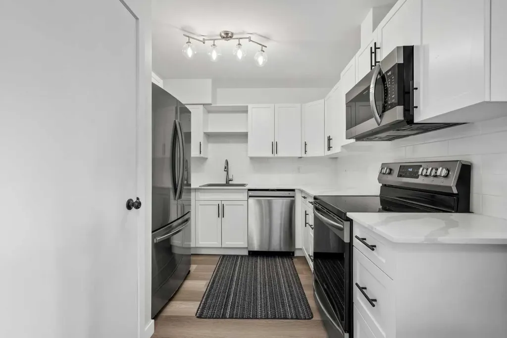3809 45 Street SW Calgary AB T3E 3H4