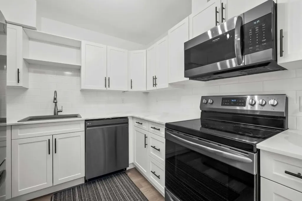 3809 45 Street SW Calgary AB T3E 3H4