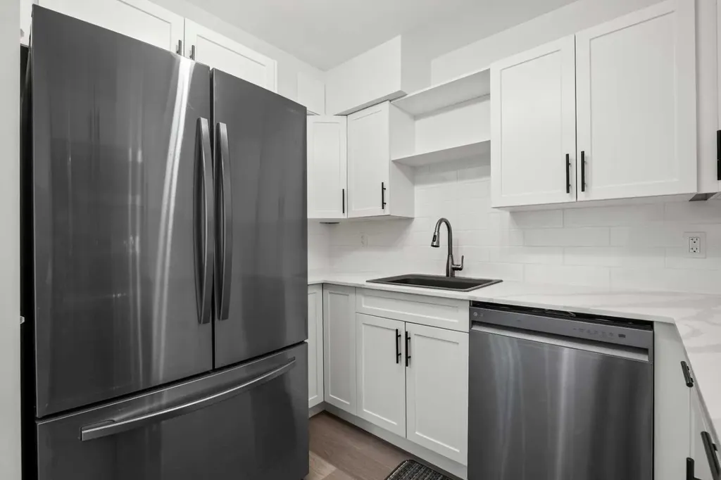 3809 45 Street SW Calgary AB T3E 3H4