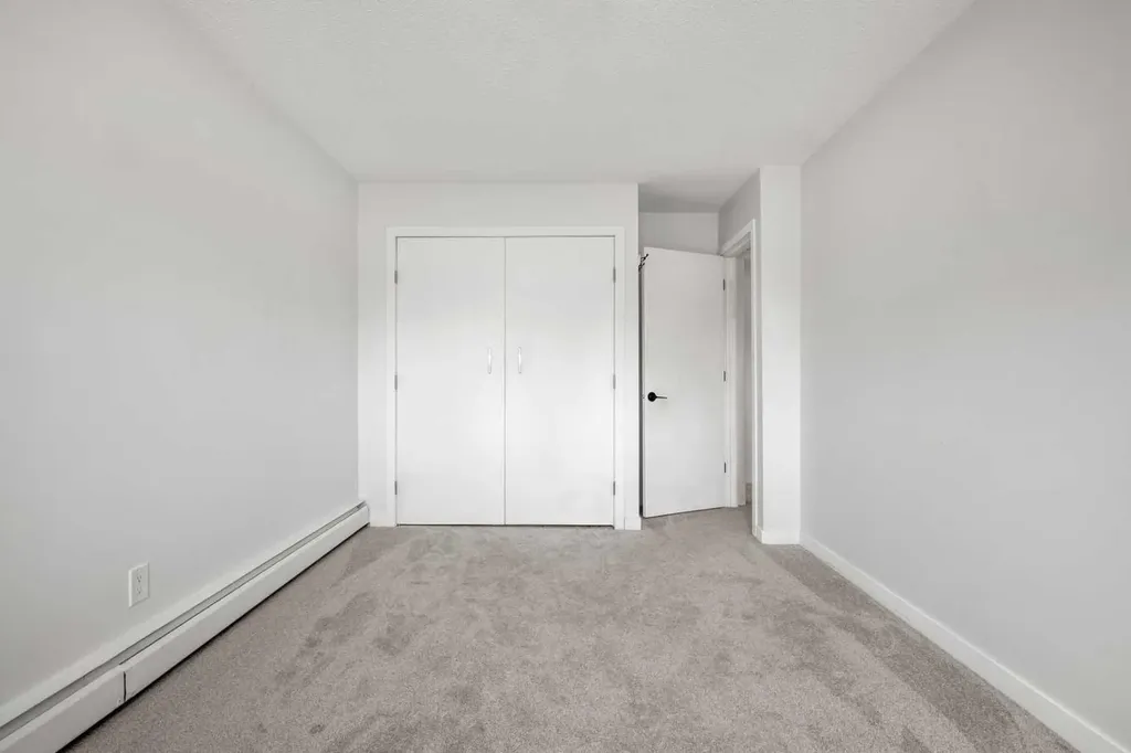 3809 45 Street SW Calgary AB T3E 3H4