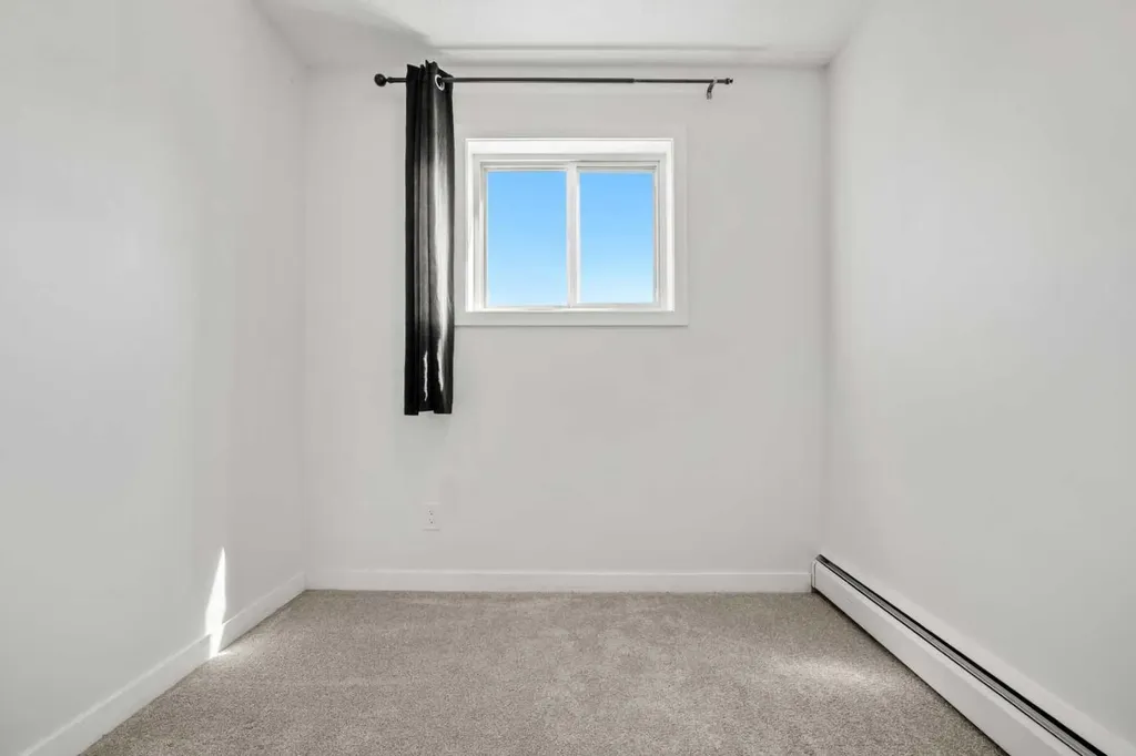 3809 45 Street SW Calgary AB T3E 3H4