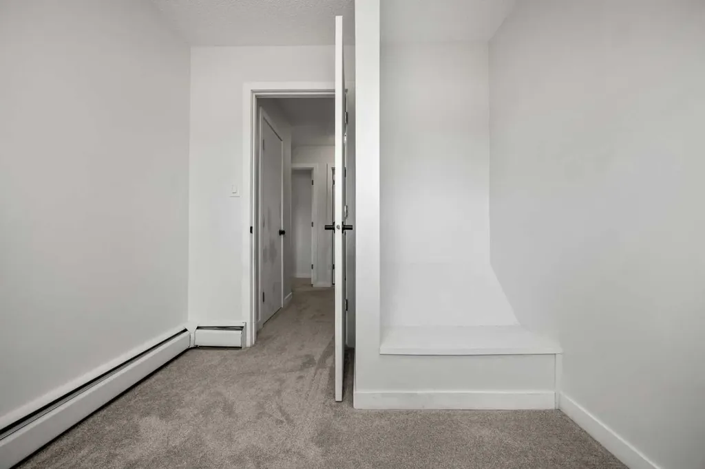 3809 45 Street SW Calgary AB T3E 3H4