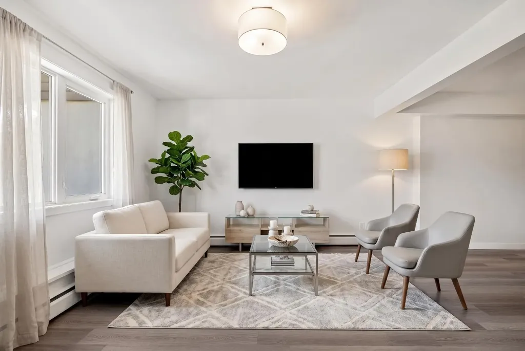 3809 45 Street SW Calgary AB T3E 3H4