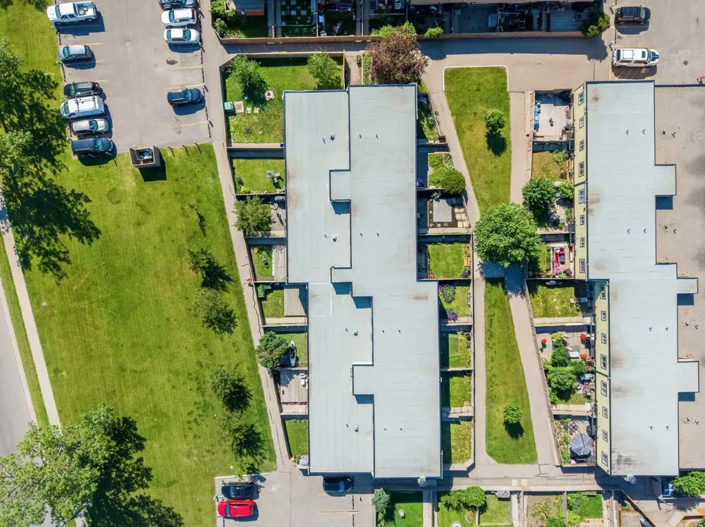 3809 45 Street SW Calgary AB T3E 3H4