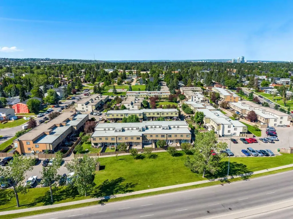 3809 45 Street SW Calgary AB T3E 3H4
