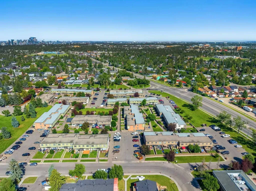 3809 45 Street SW Calgary AB T3E 3H4