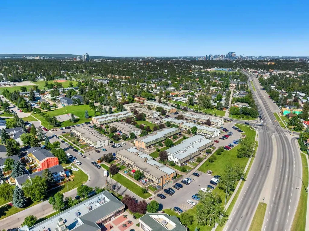 3809 45 Street SW Calgary AB T3E 3H4
