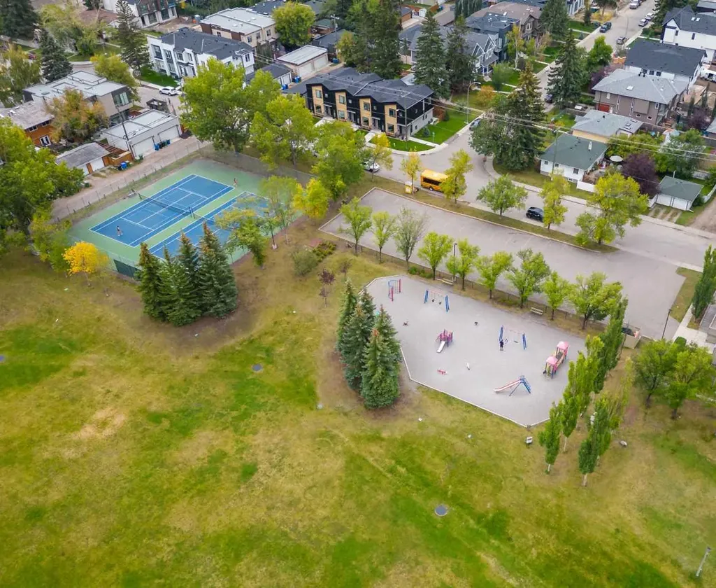 3809 45 Street SW Calgary AB T3E 3H4
