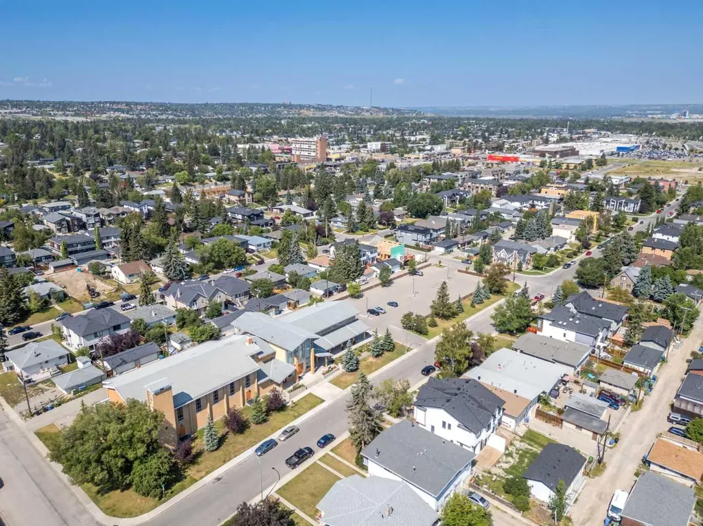3809 45 Street SW Calgary AB T3E 3H4