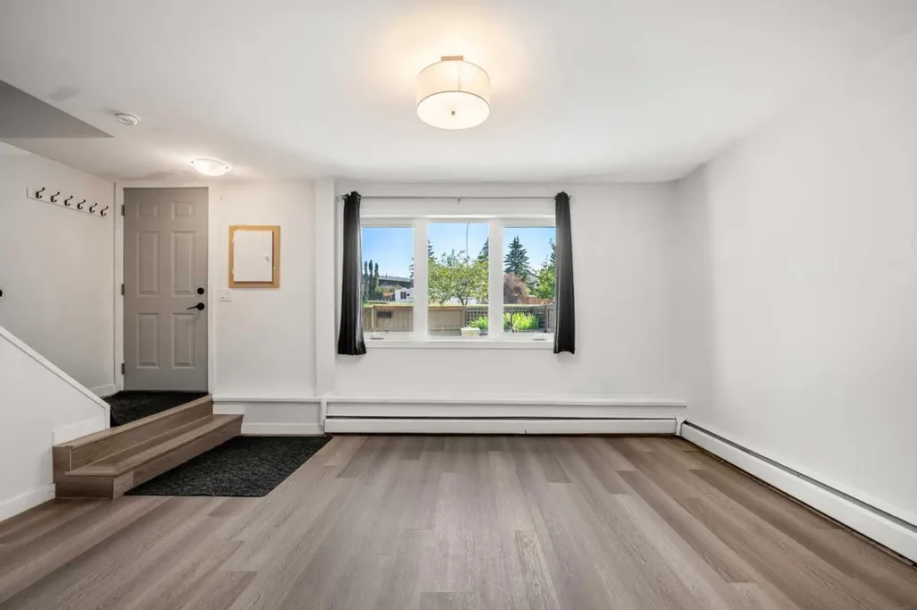 3809 45 Street SW Calgary AB T3E 3H4