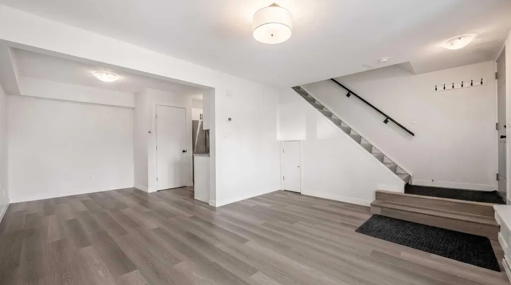 3809 45 Street SW Calgary AB T3E 3H4