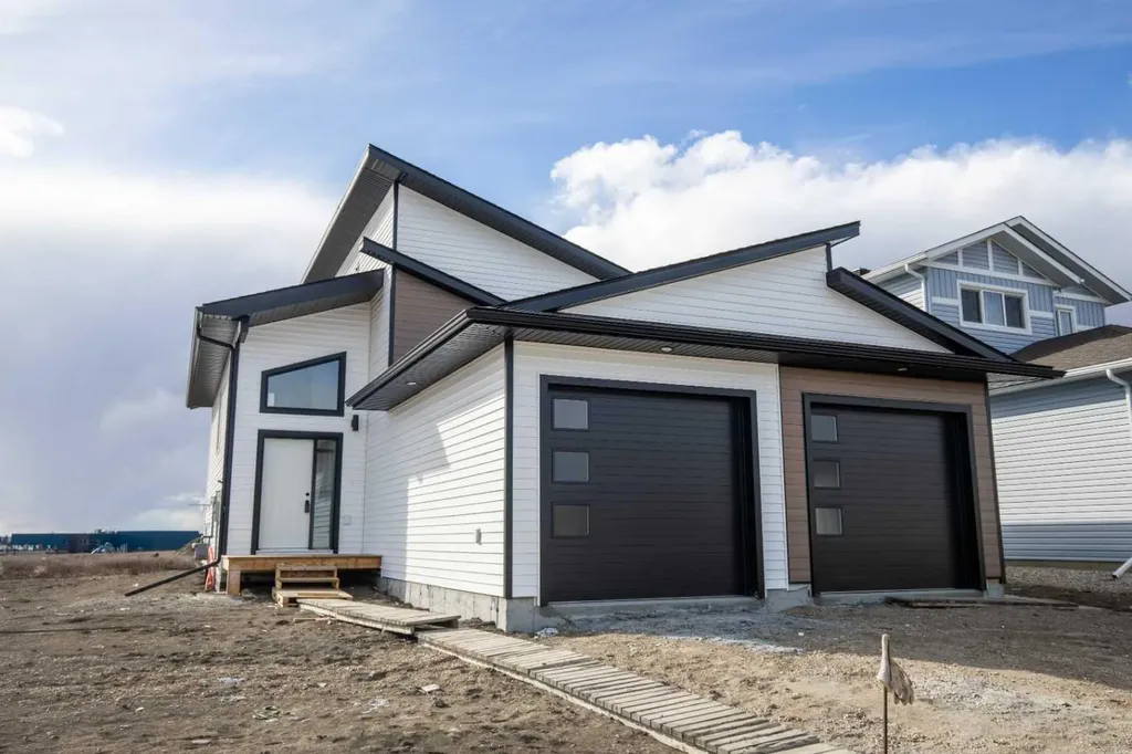 8202 87 Street Grande Prairie AB T8V 6J3