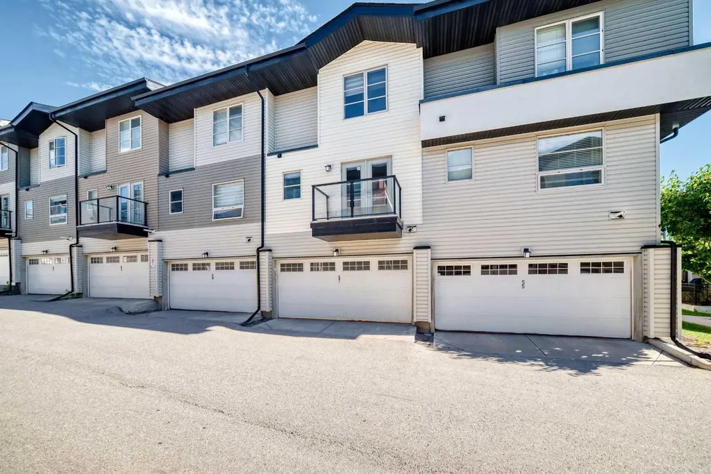57 Aspen Hills Common SW Calgary AB T3H0R7