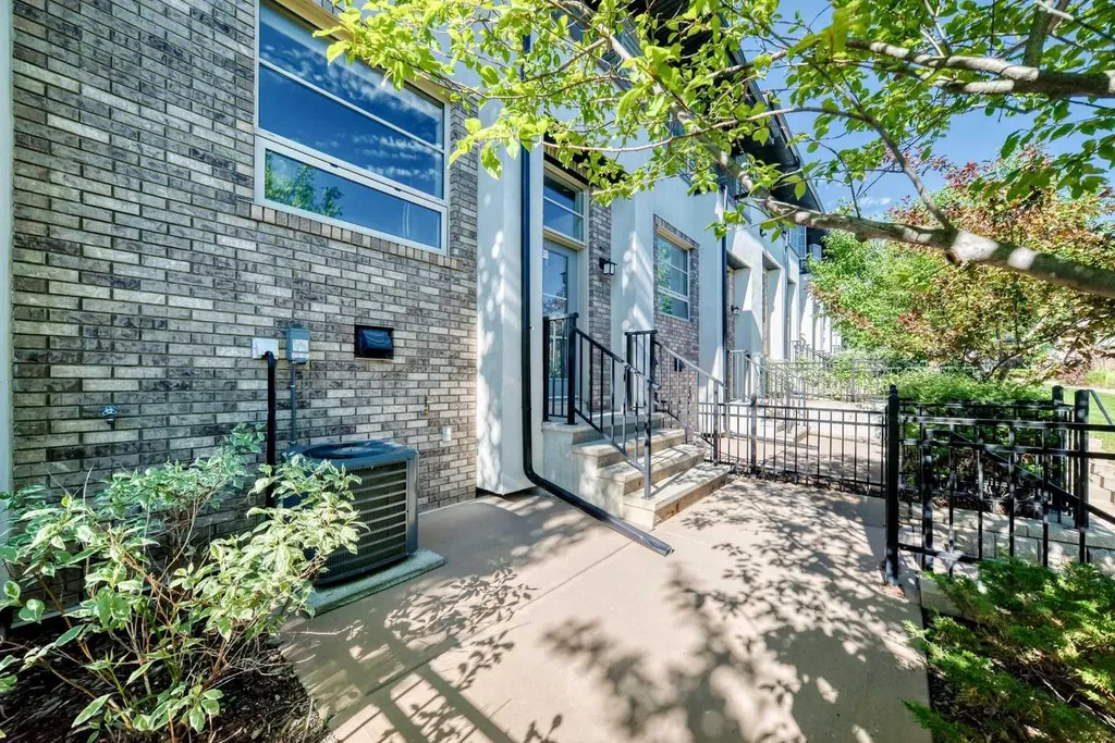 57 Aspen Hills Common SW Calgary AB T3H0R7
