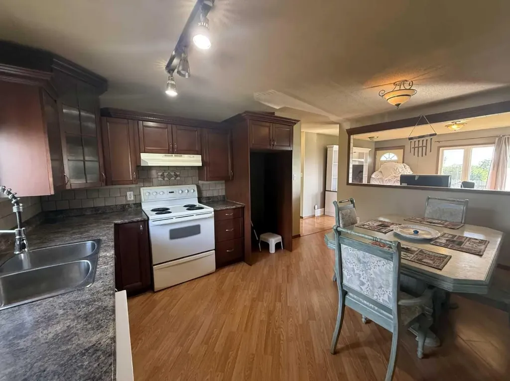 324 3 Avenue E Hanna AB T0J 1P0
