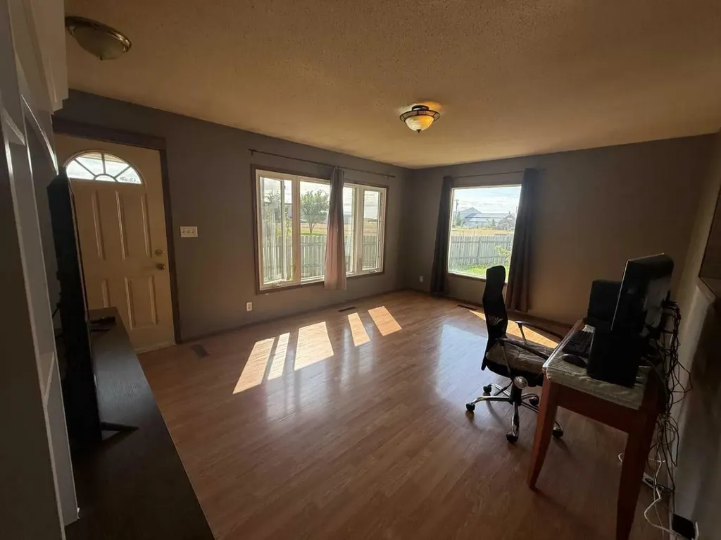 324 3 Avenue E Hanna AB T0J 1P0