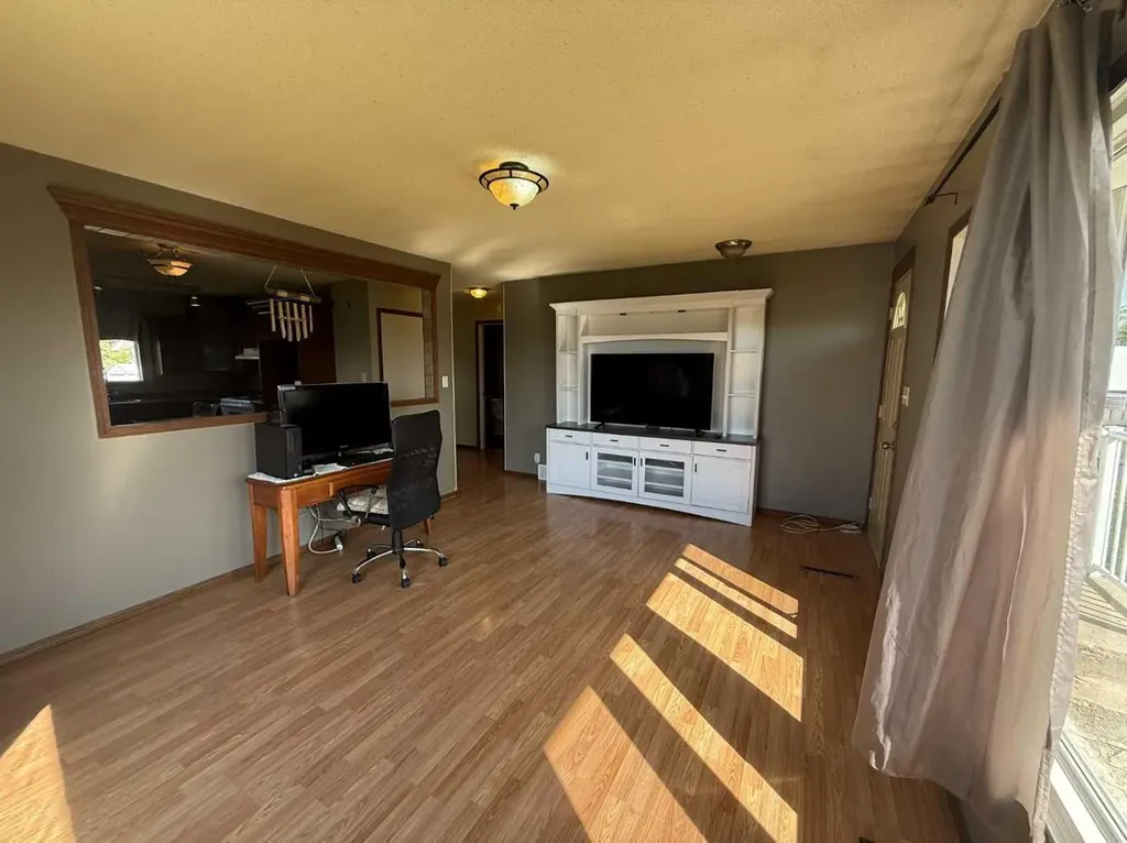 324 3 Avenue E Hanna AB T0J 1P0