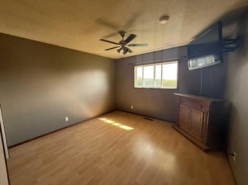 324 3 Avenue E Hanna AB T0J 1P0