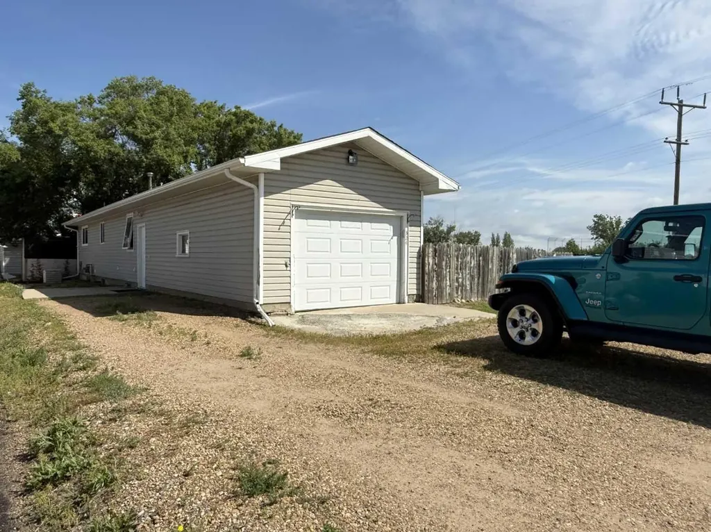 324 3 Avenue E Hanna AB T0J 1P0