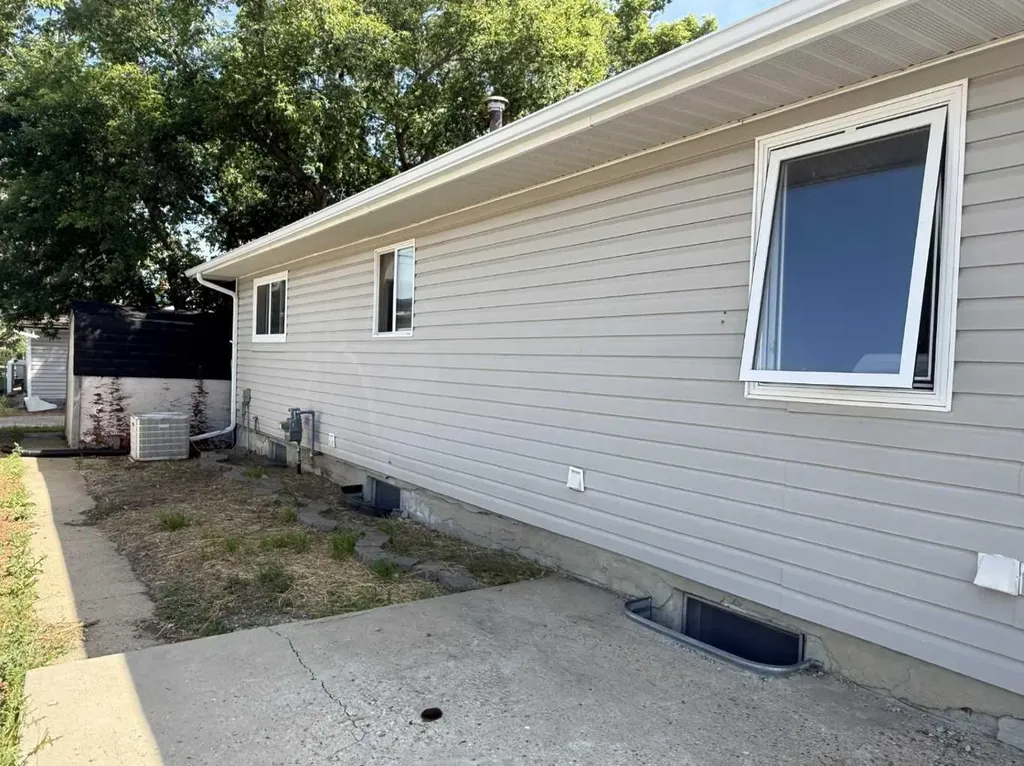 324 3 Avenue E Hanna AB T0J 1P0