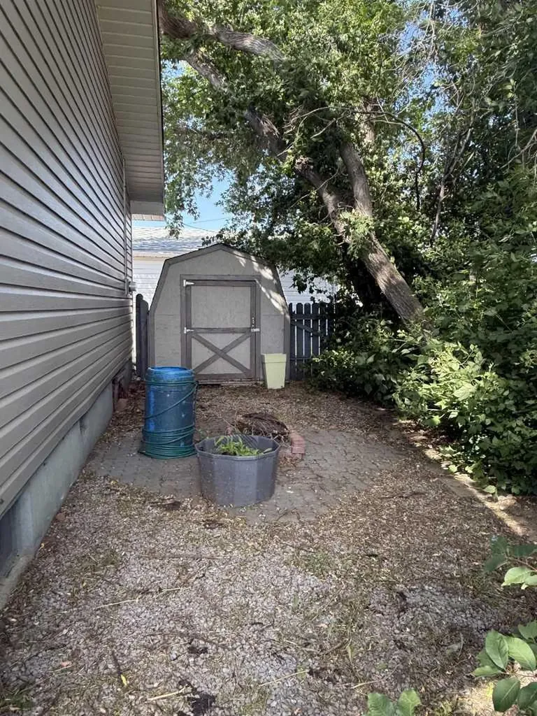 324 3 Avenue E Hanna AB T0J 1P0