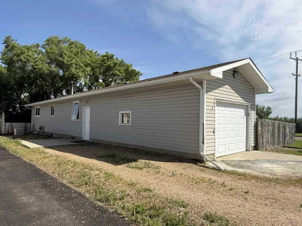 324 3 Avenue E Hanna AB T0J 1P0