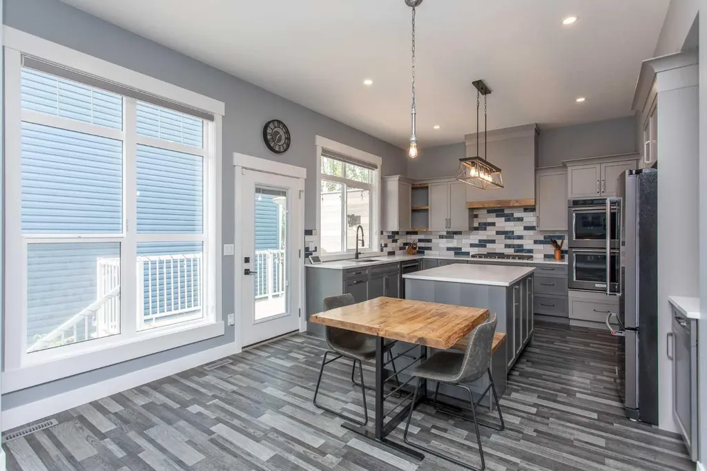 10 Tagish Avenue Red Deer AB T4P 0Y6
