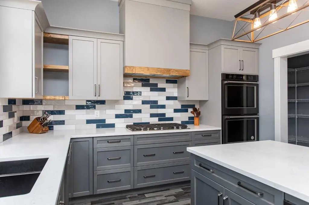 10 Tagish Avenue Red Deer AB T4P 0Y6
